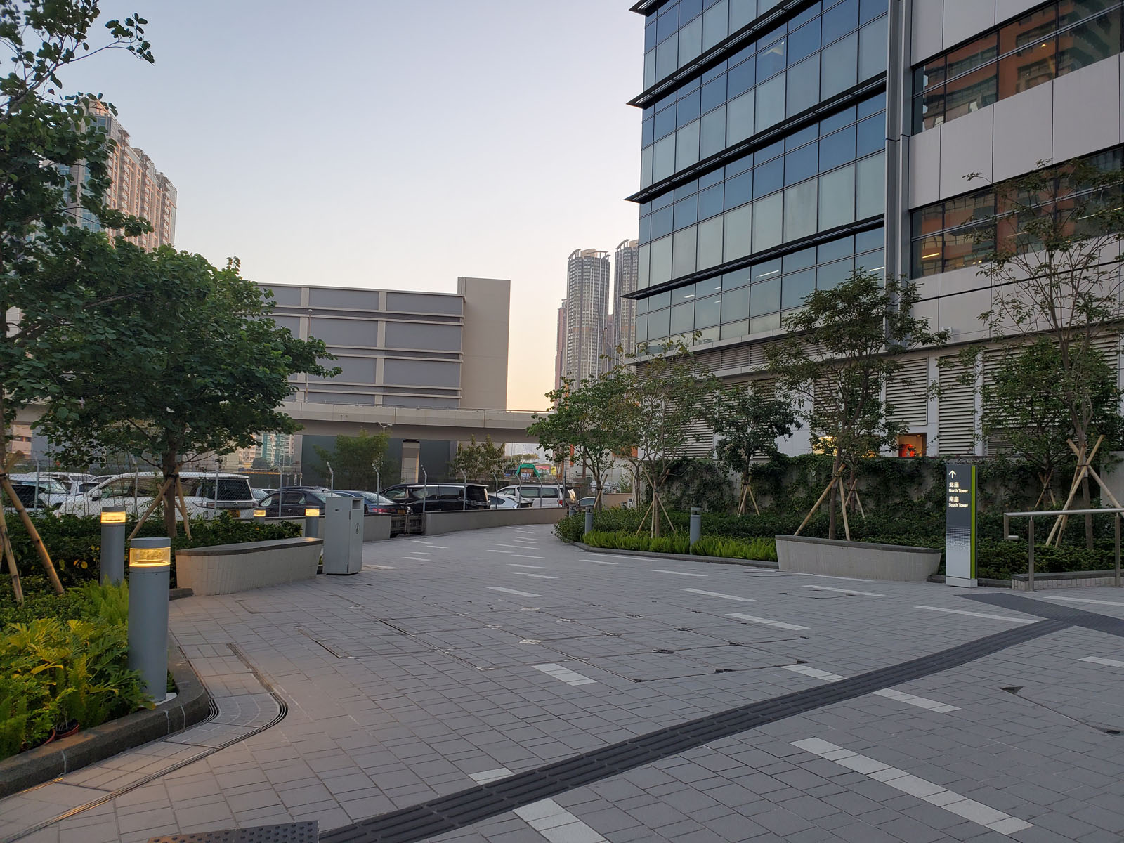 Photo 4: West Kowloon Government Offices